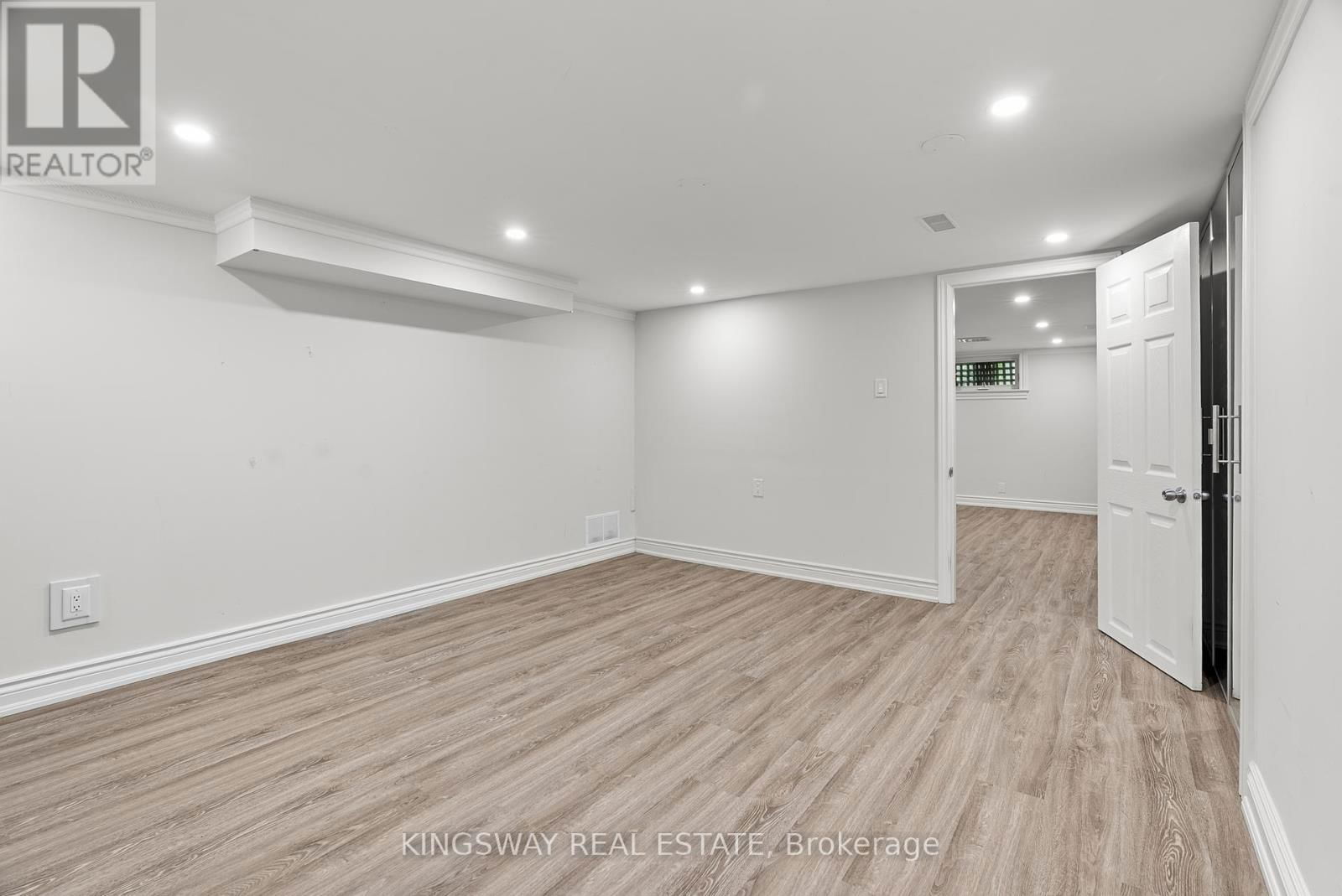 7596 CREDITVIEW ROAD Image 26