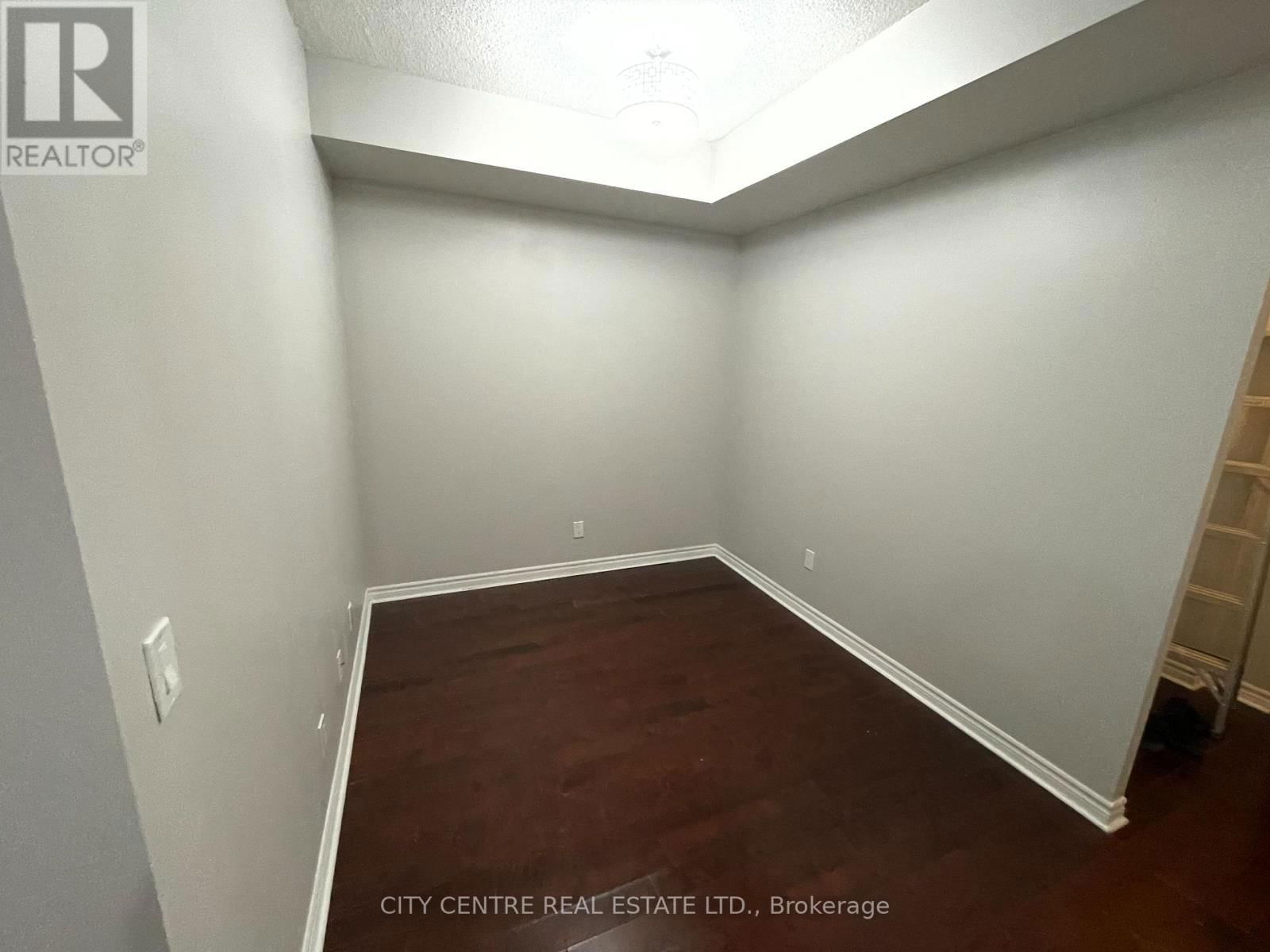 1703 - 388 PRINCE OF WALES DRIVE Image 11