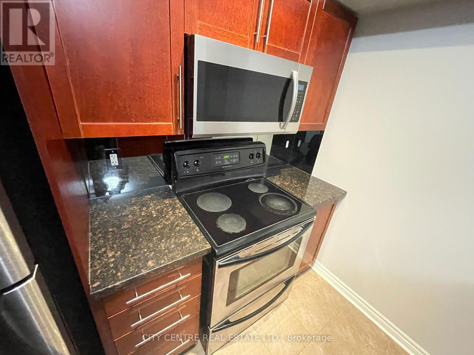 1703 - 388 PRINCE OF WALES DRIVE Image 15