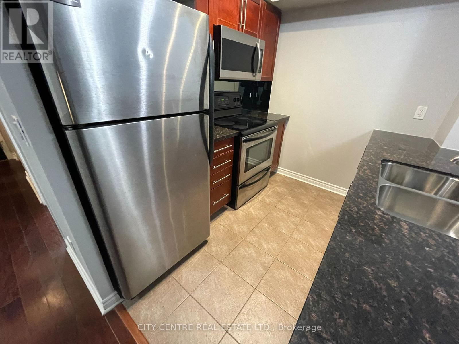 1703 - 388 PRINCE OF WALES DRIVE Image 17