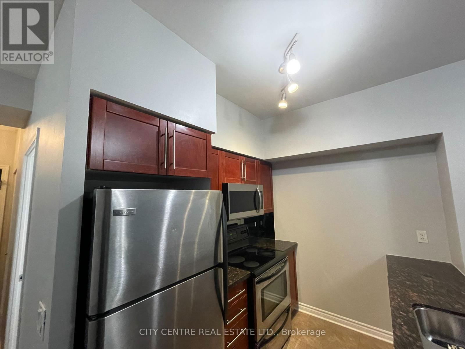 1703 - 388 PRINCE OF WALES DRIVE Image 18