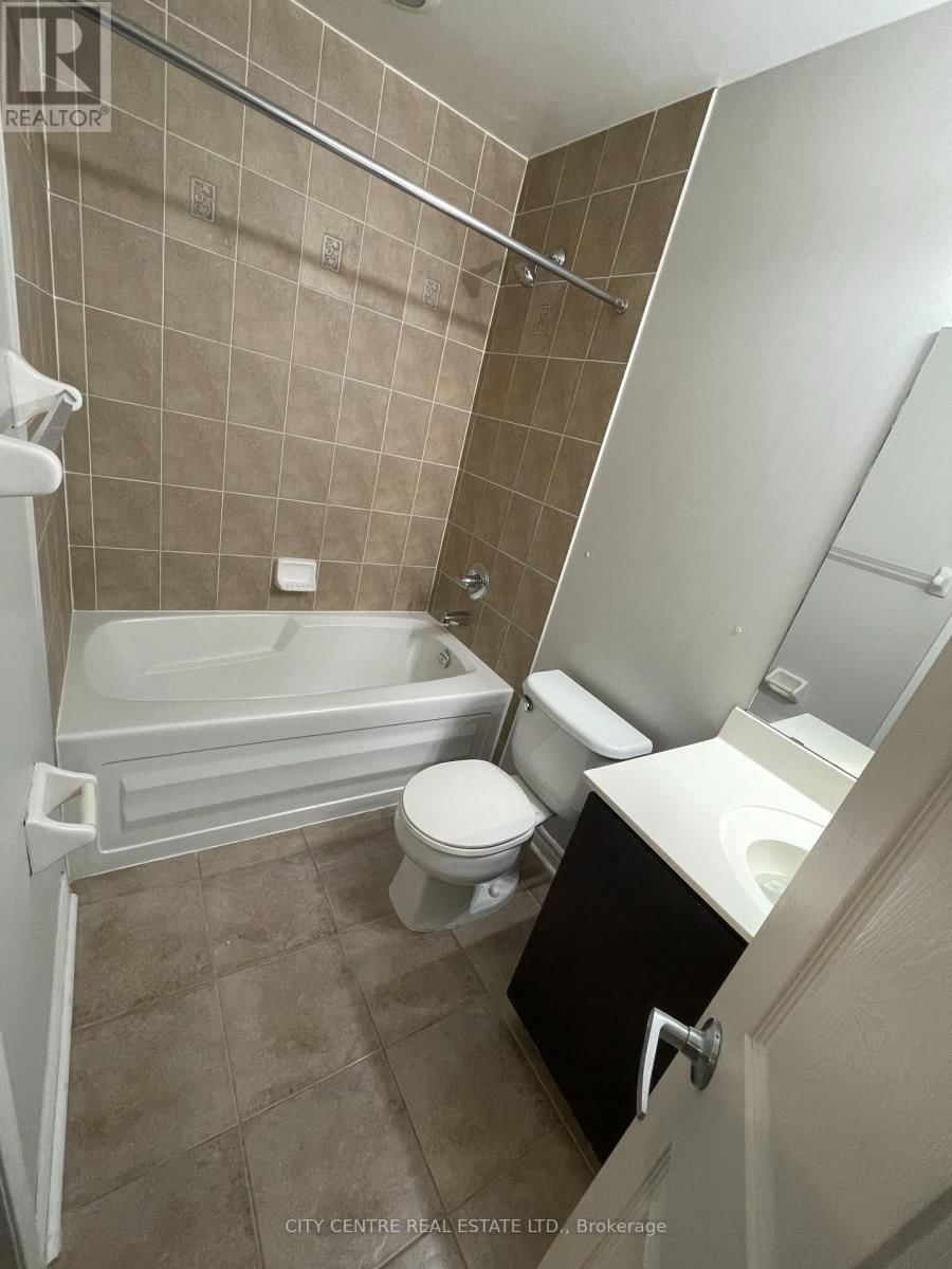 1703 - 388 PRINCE OF WALES DRIVE Image 4