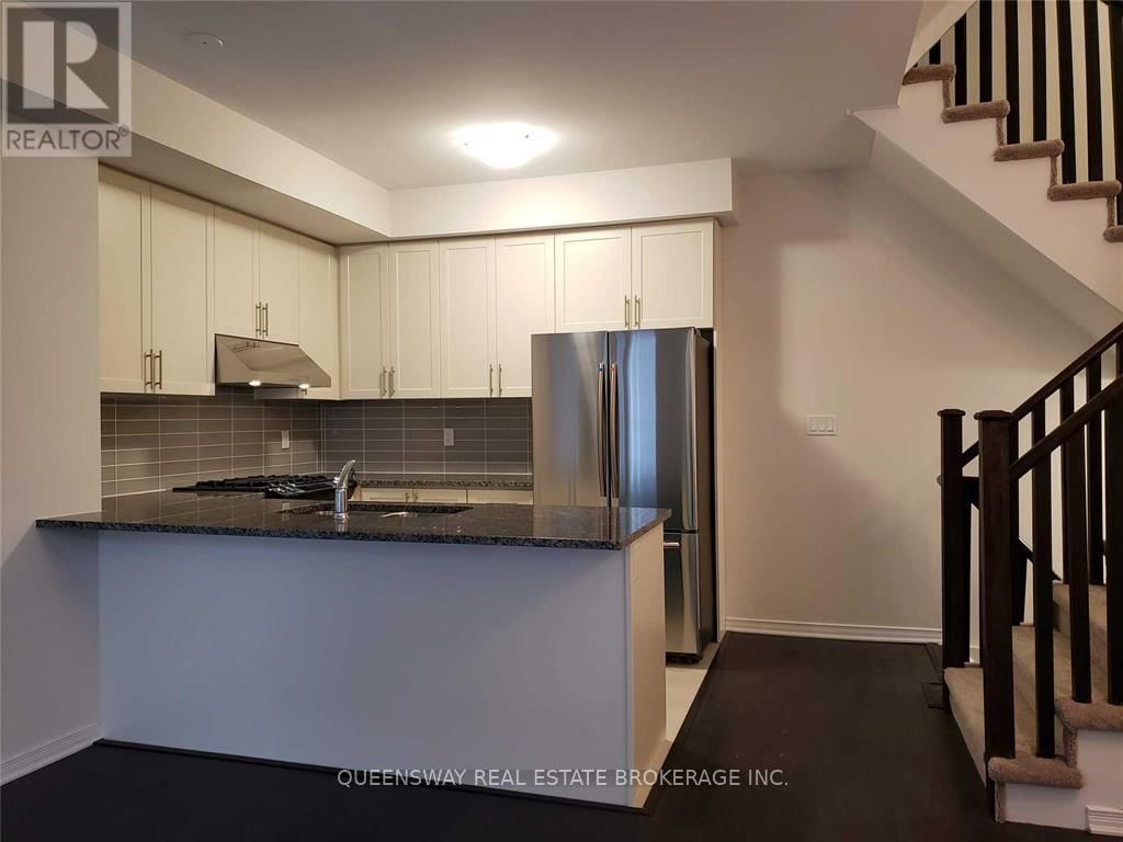 30 - 22 APPLEWOOD LANE Image 3