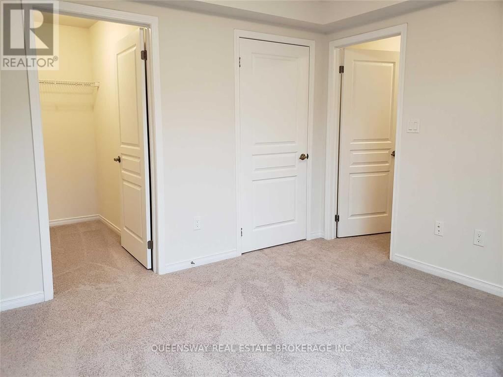 30 - 22 APPLEWOOD LANE Image 6