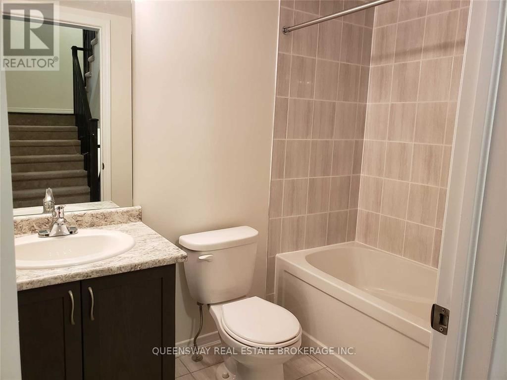 30 - 22 APPLEWOOD LANE Image 9