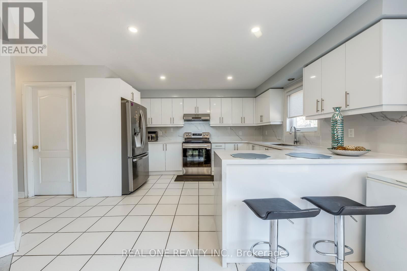 826 WINTERTON WAY Image 11