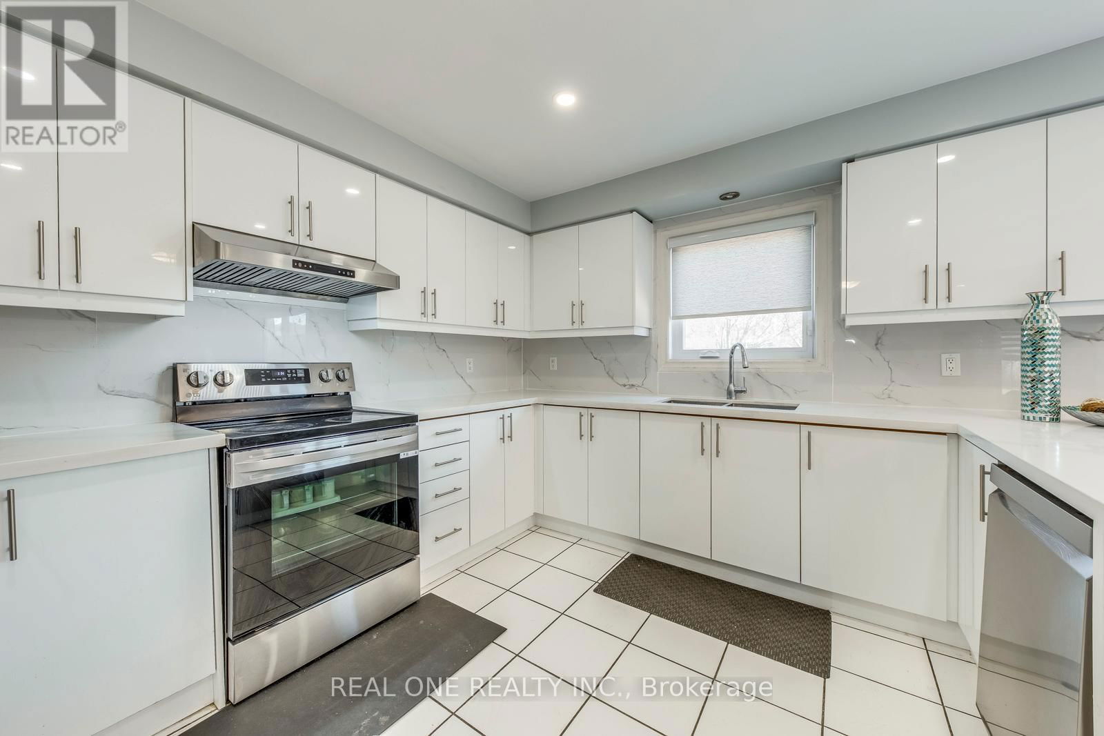 826 WINTERTON WAY Image 12