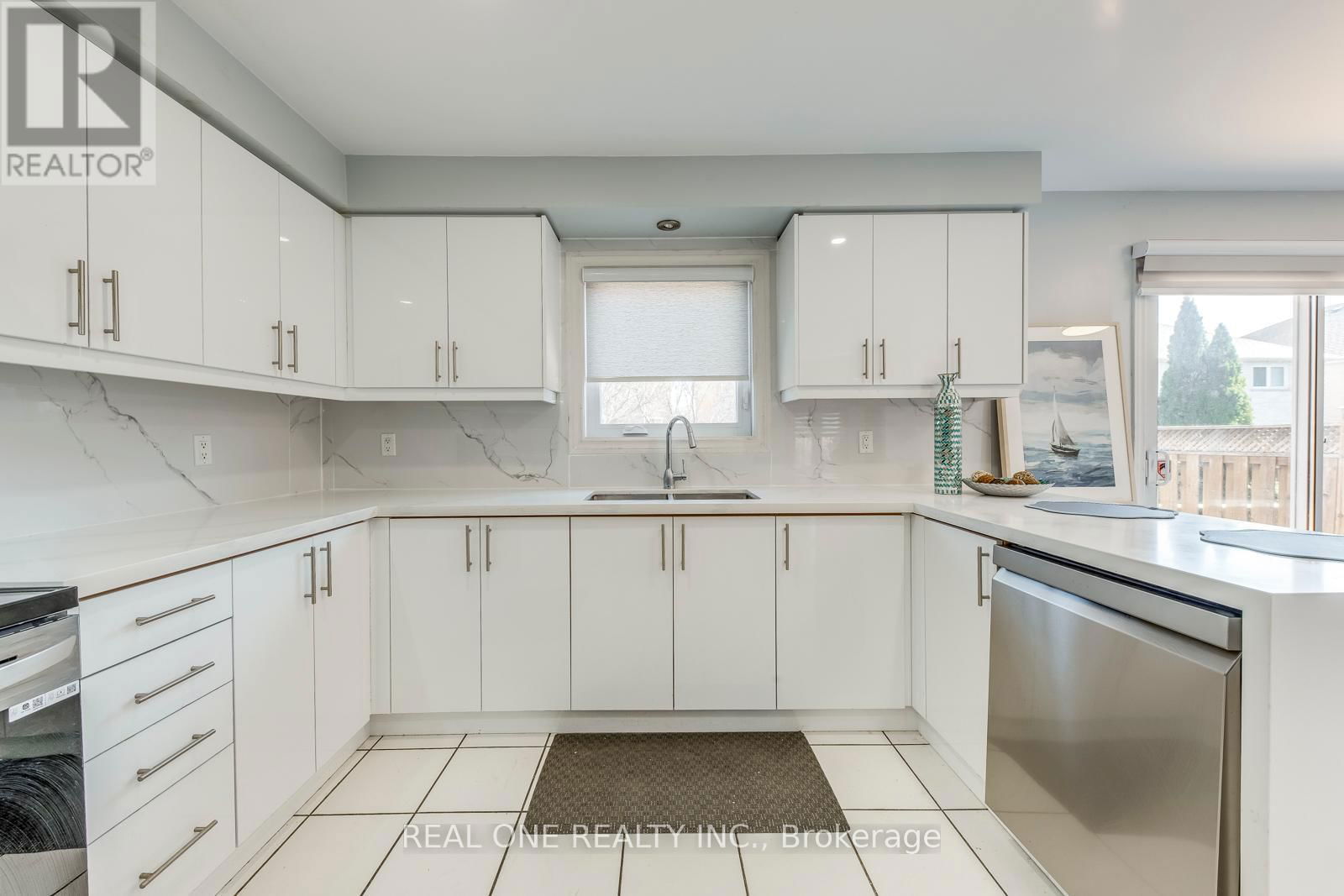 826 WINTERTON WAY Image 13