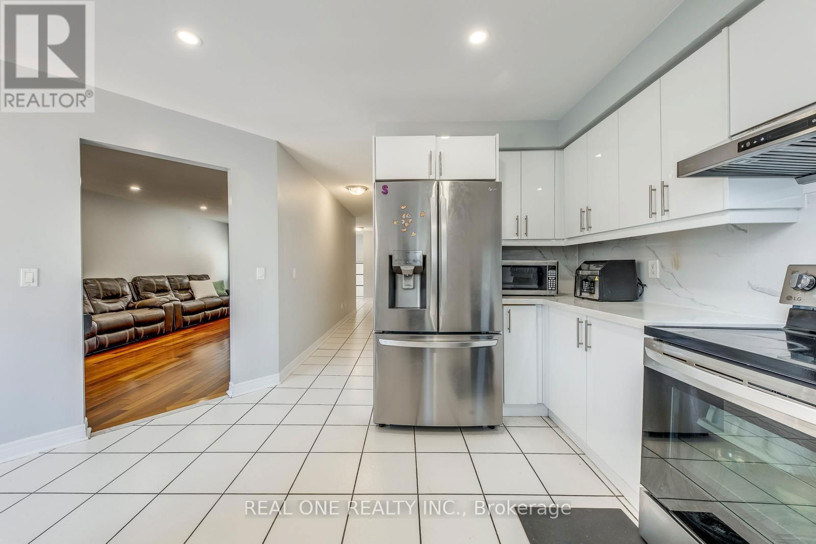 826 WINTERTON WAY Image 15