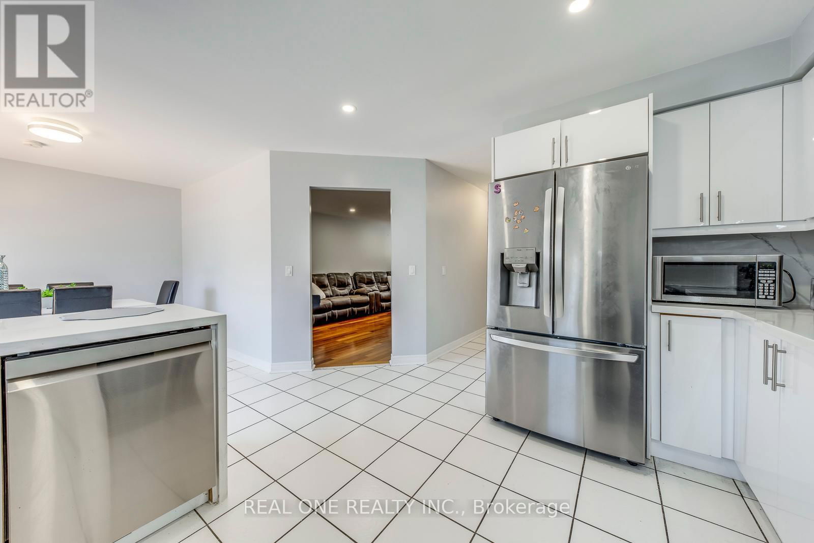 826 WINTERTON WAY Image 16