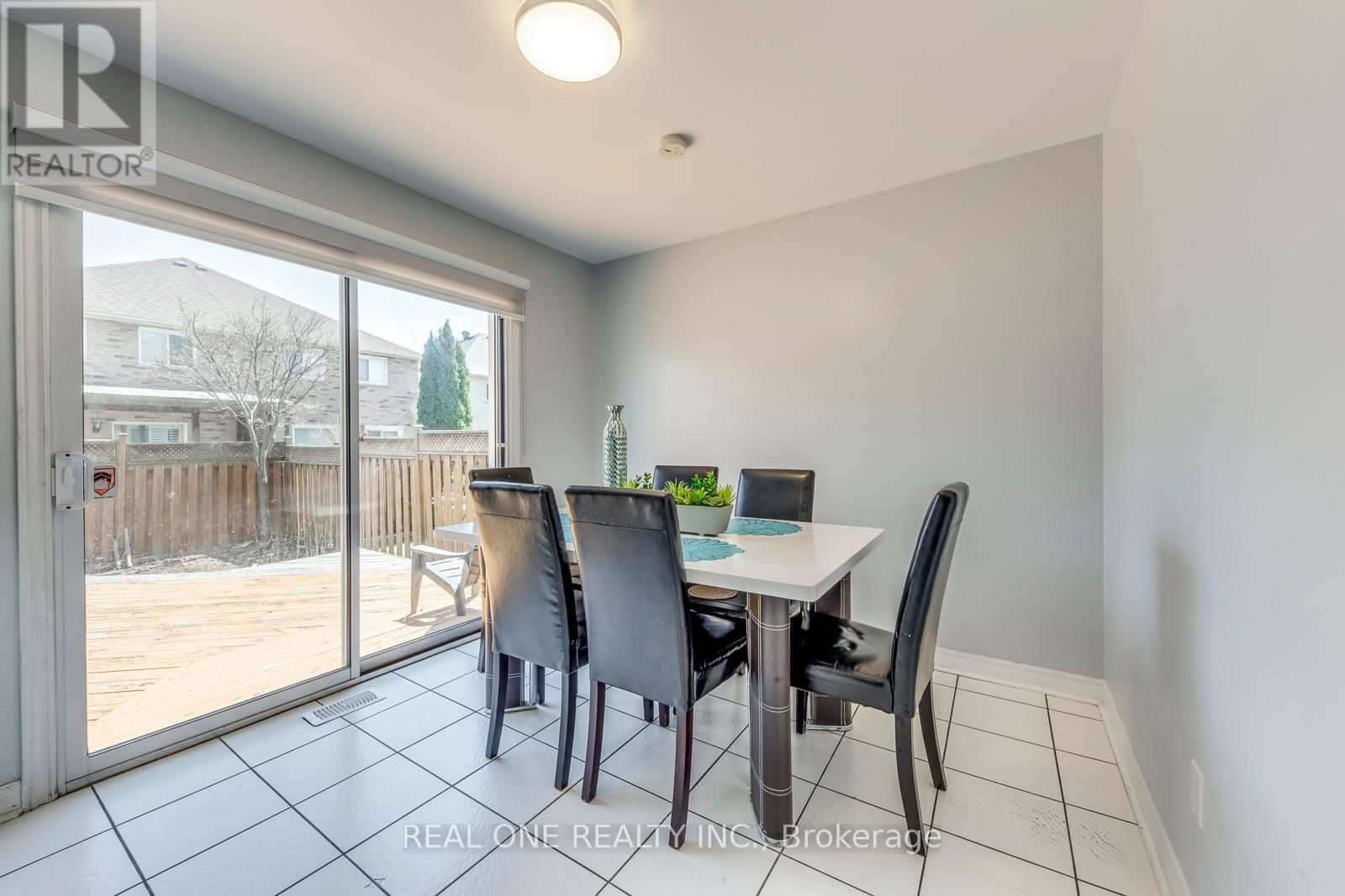 826 WINTERTON WAY Image 18