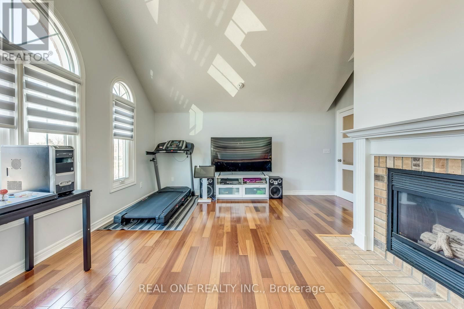 826 WINTERTON WAY Image 23