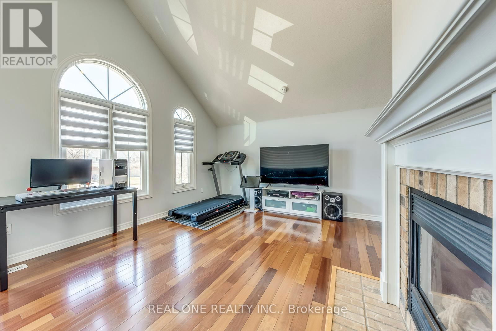 826 WINTERTON WAY Image 24