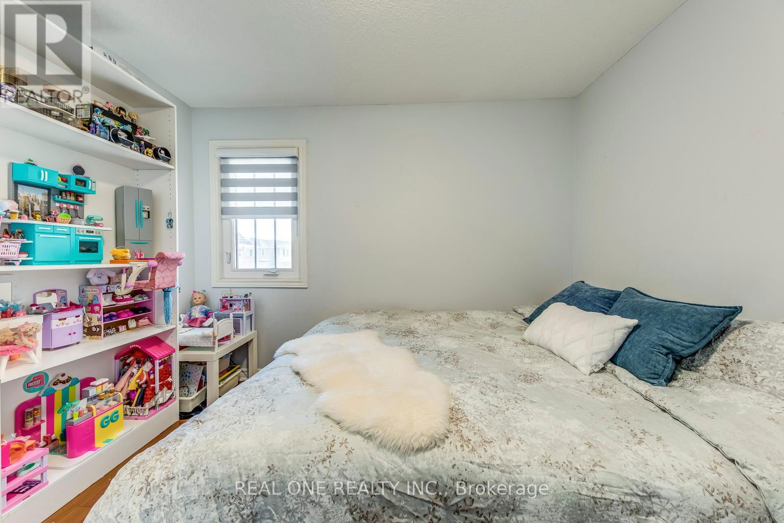 826 WINTERTON WAY Image 32