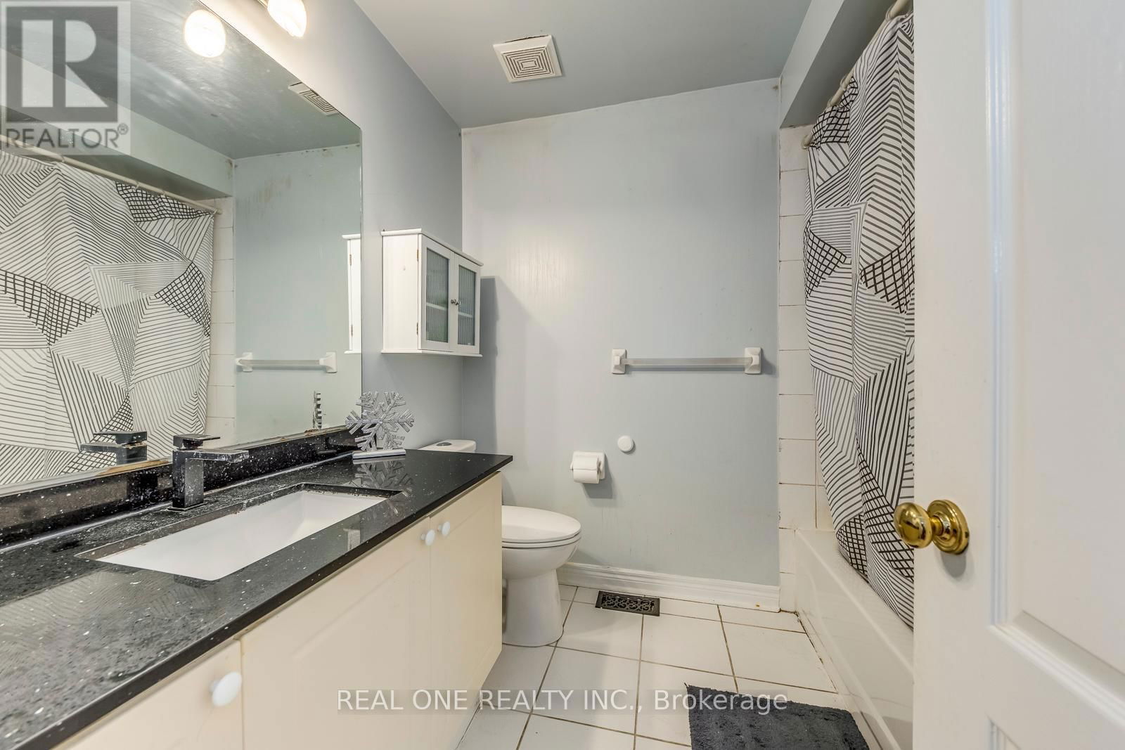 826 WINTERTON WAY Image 35