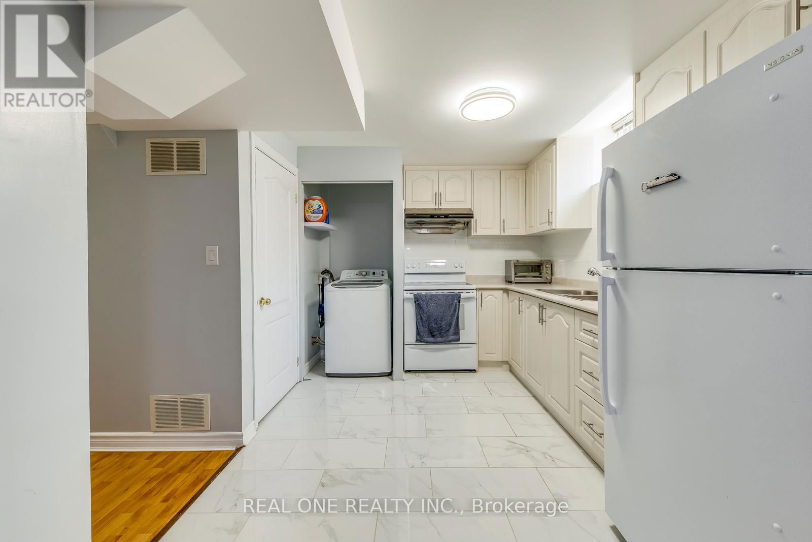 826 WINTERTON WAY Image 37