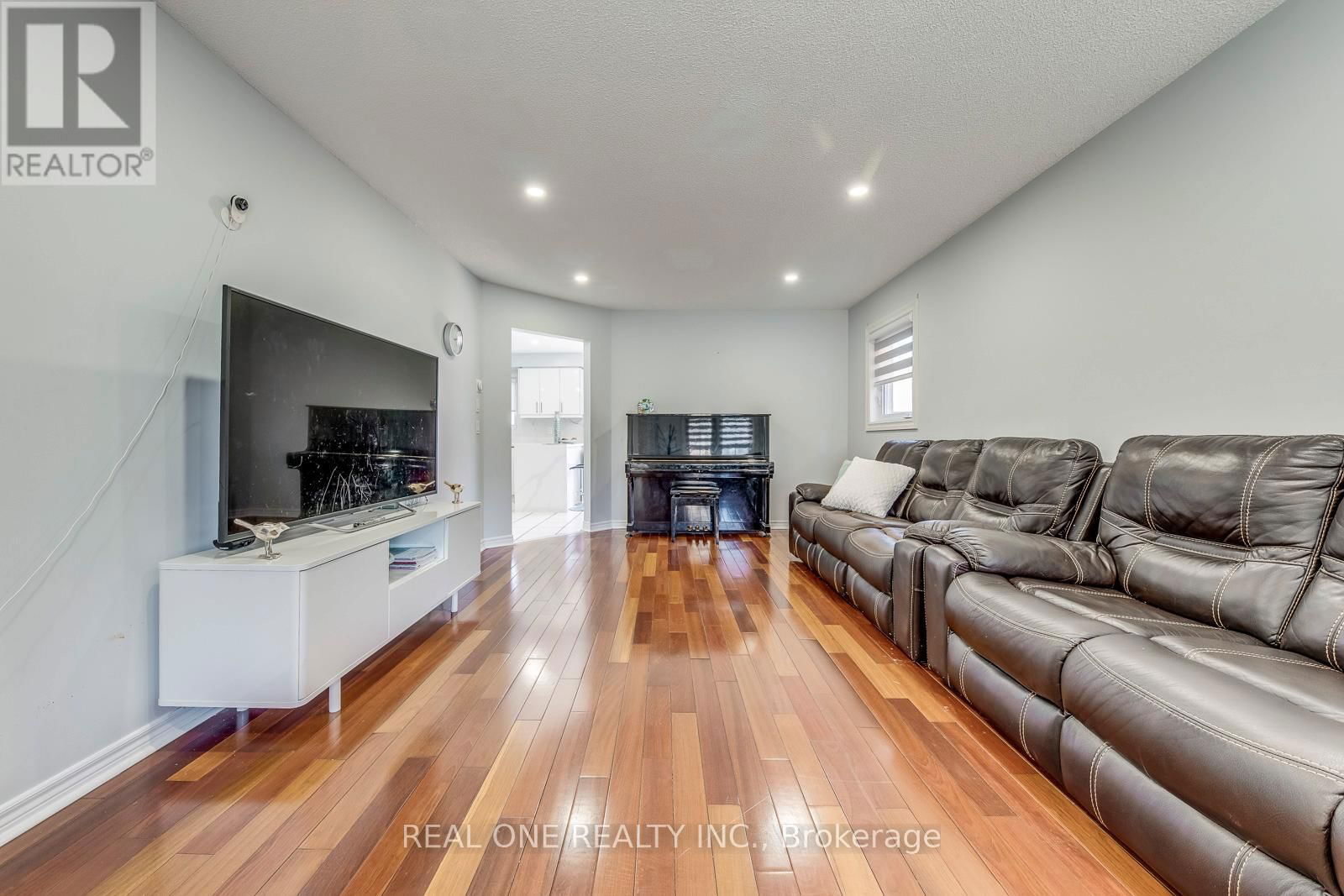 826 WINTERTON WAY Image 6