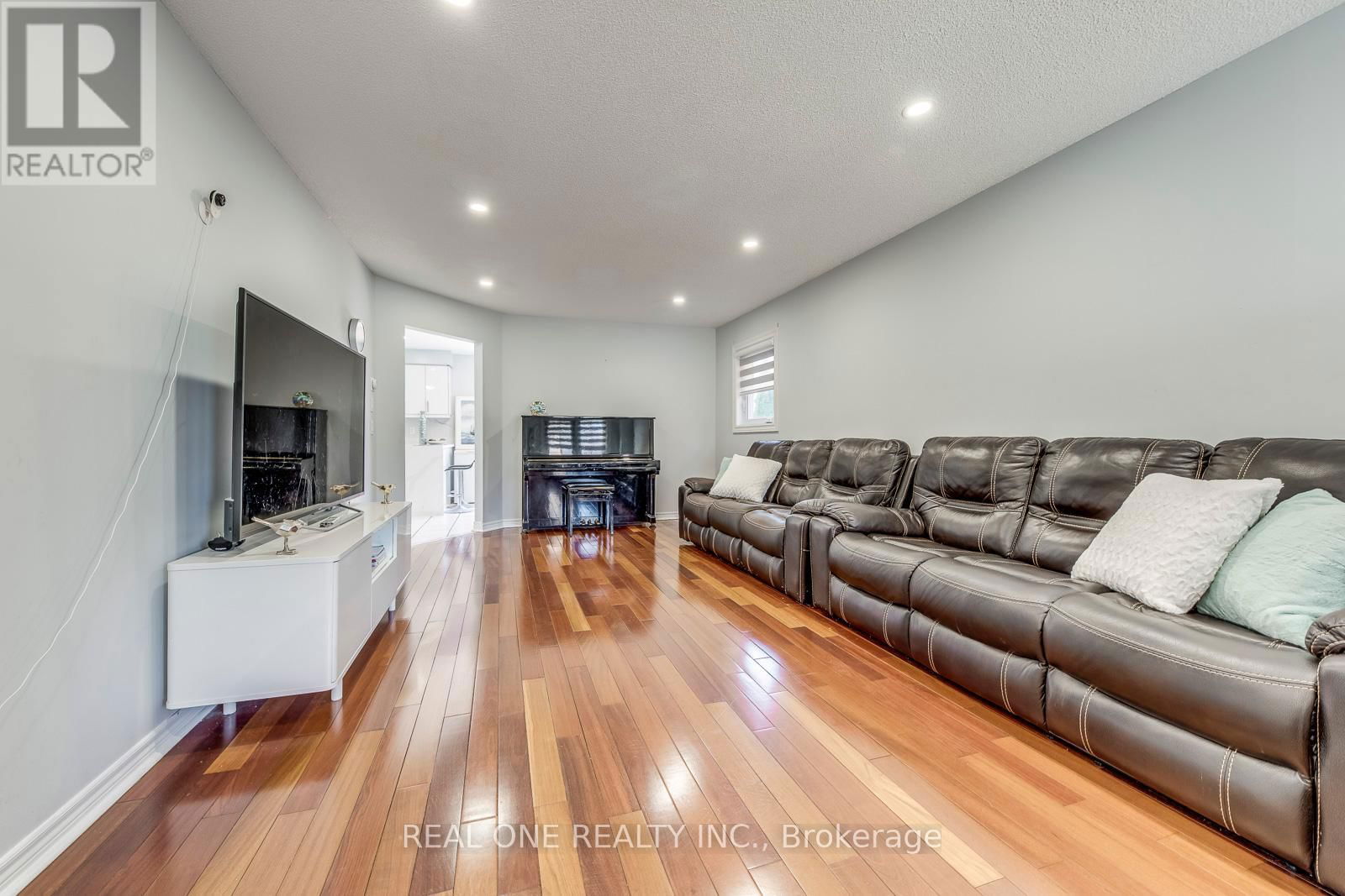 826 WINTERTON WAY Image 7