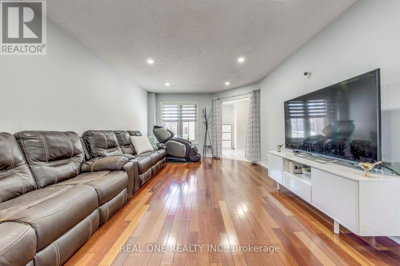 826 WINTERTON WAY Image 8