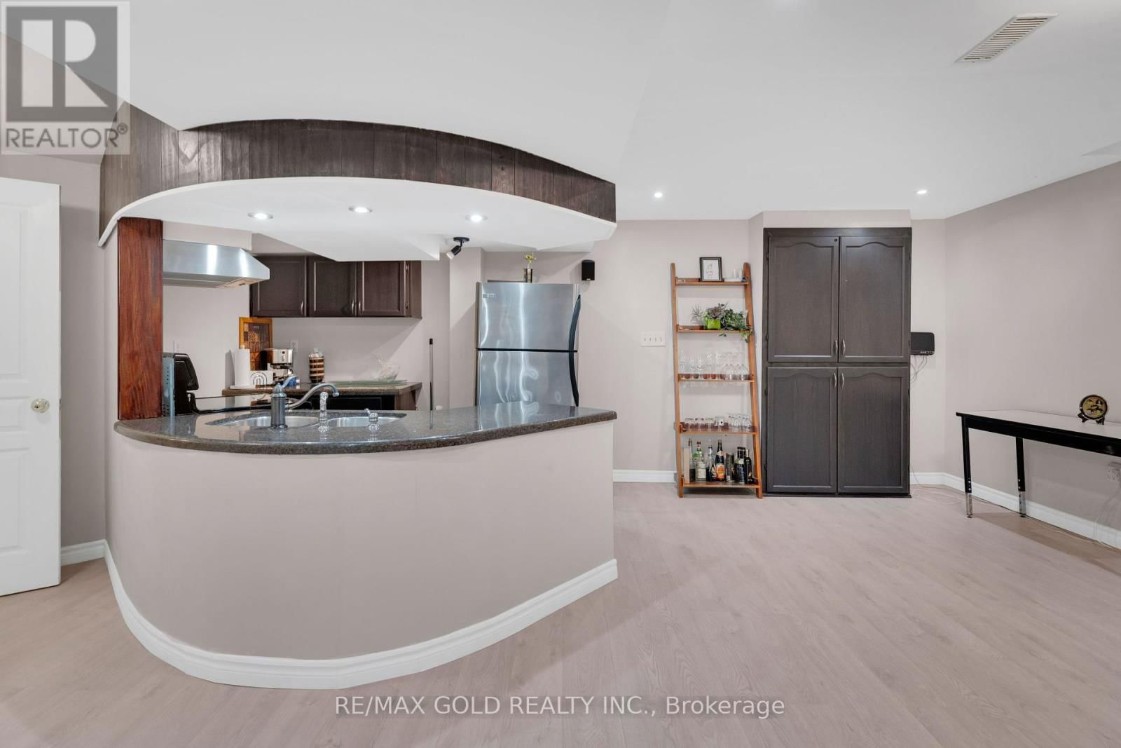 12 MEDITERRA DRIVE EAST Image 33
