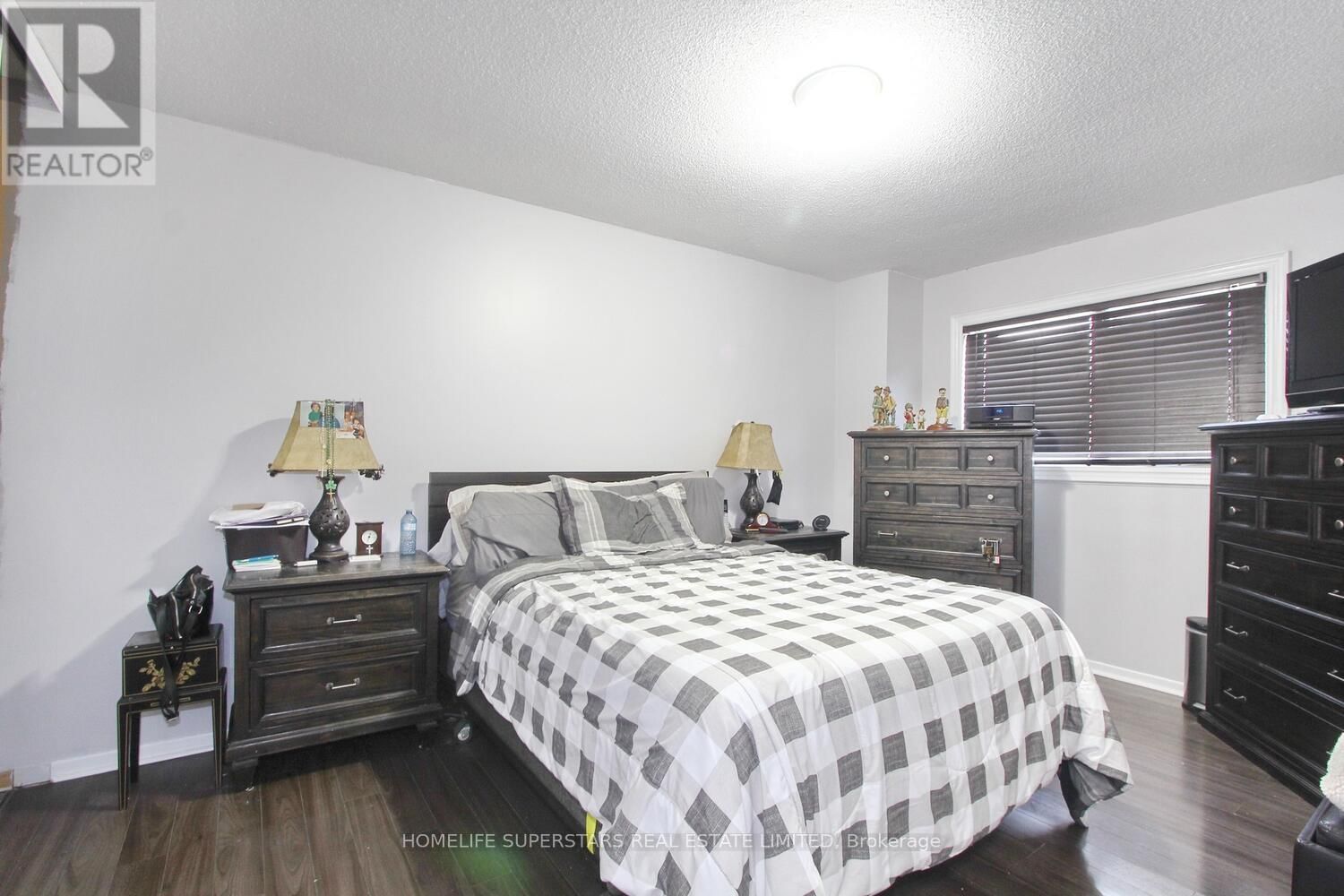 76 MORLEY CRESCENT Image 21