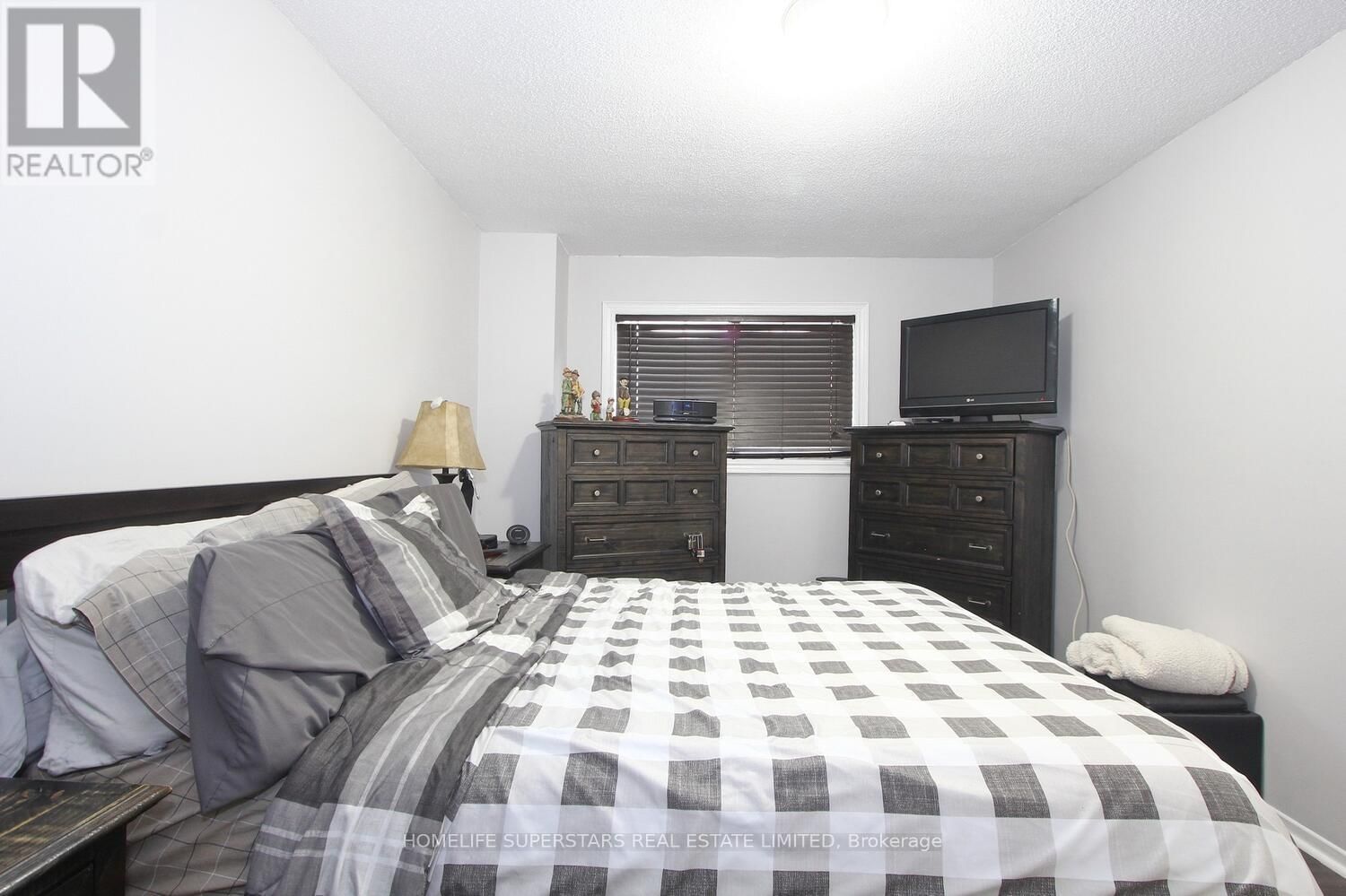 76 MORLEY CRESCENT Image 22