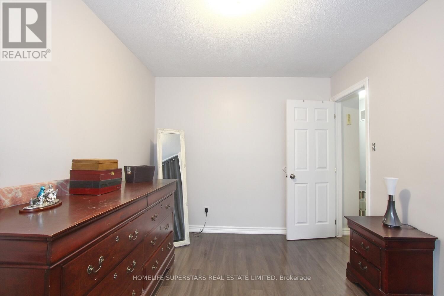 76 MORLEY CRESCENT Image 28