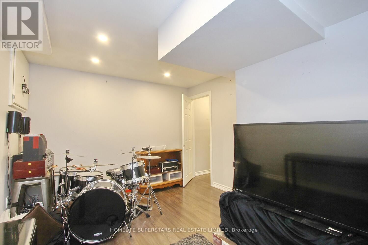 76 MORLEY CRESCENT Image 36