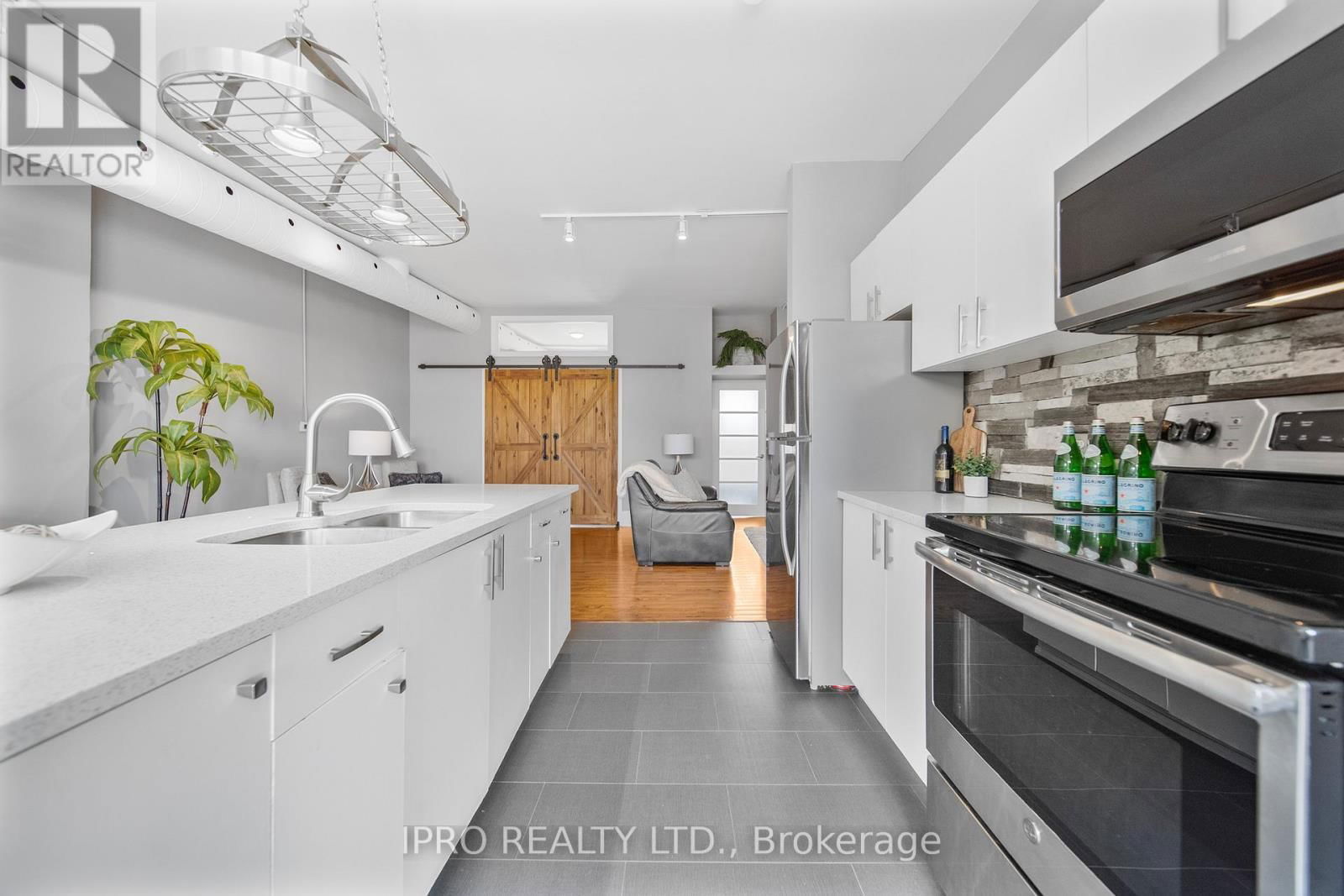 2 - 166 BROADWAY AVENUE Image 16