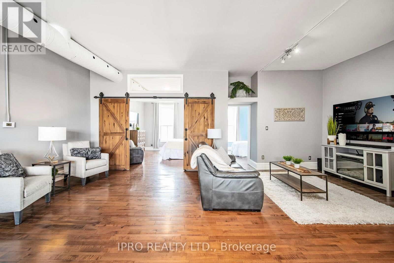2 - 166 BROADWAY AVENUE Image 17