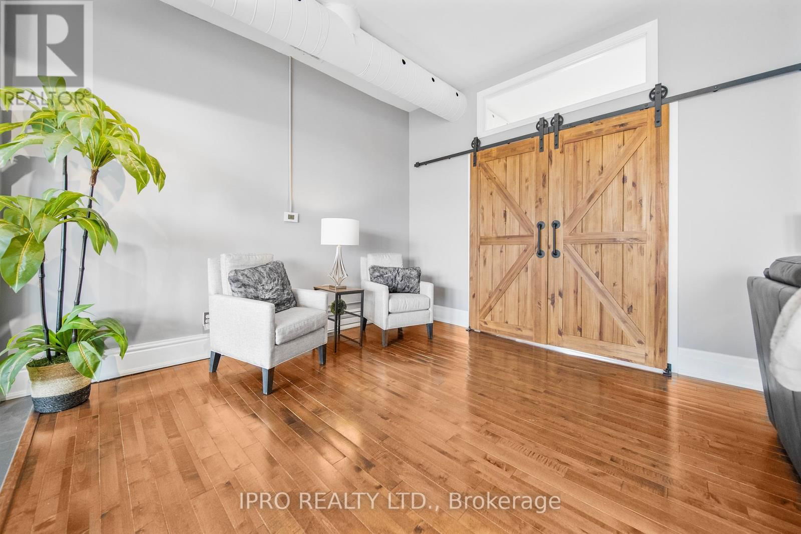 2 - 166 BROADWAY AVENUE Image 18