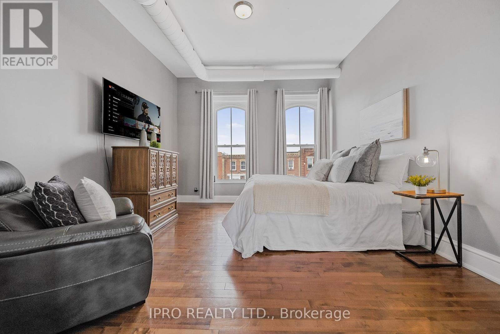 2 - 166 BROADWAY AVENUE Image 19