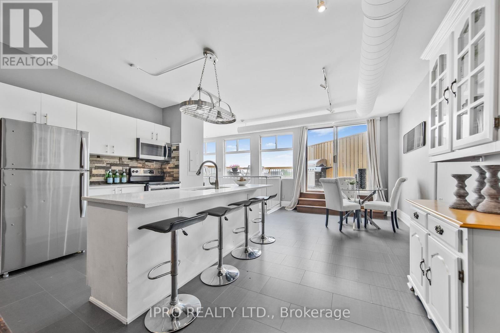 2 - 166 BROADWAY AVENUE Image 2
