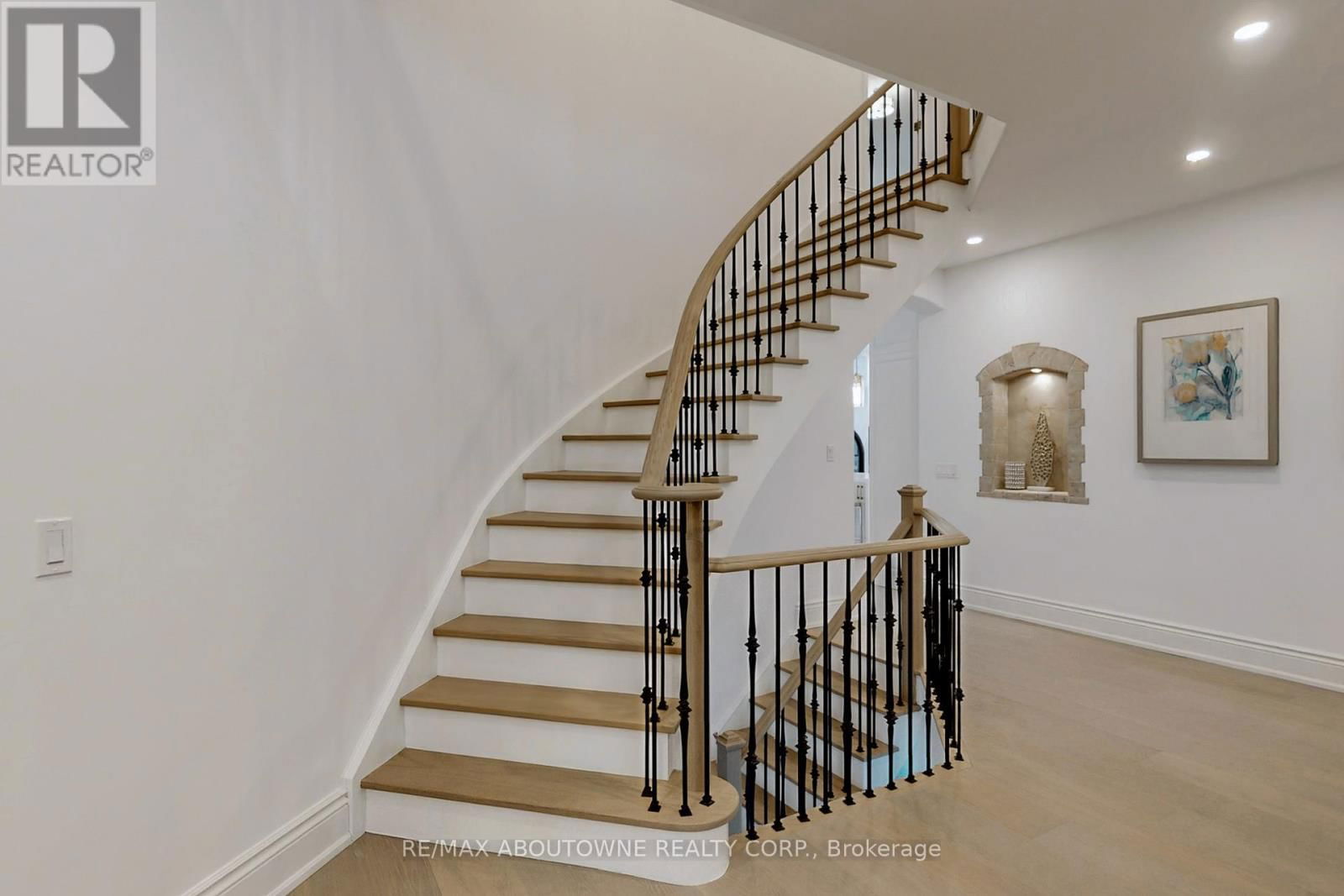 116 PARKWOOD COURT Image 22