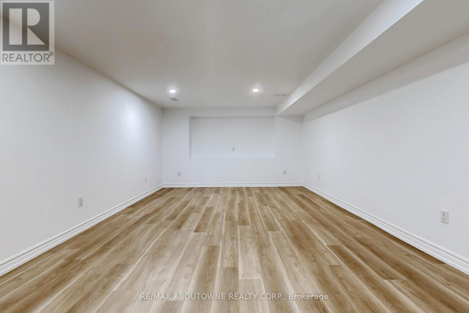 116 PARKWOOD COURT Image 39