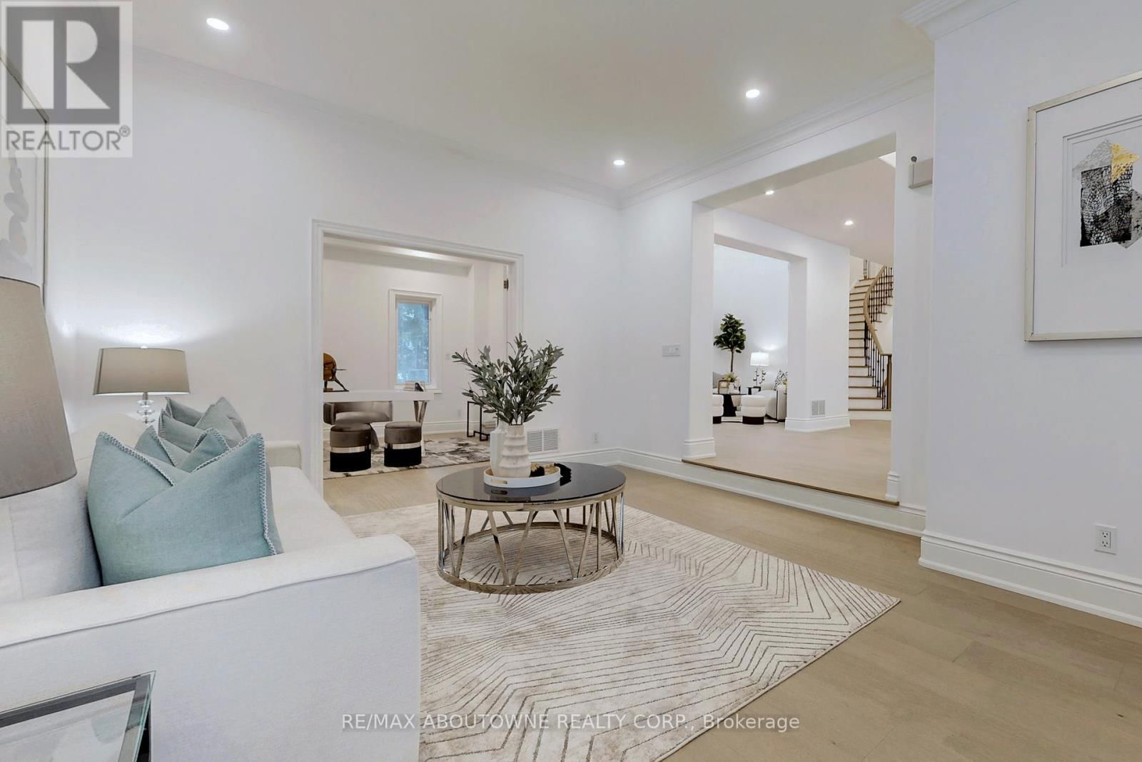 116 PARKWOOD COURT Image 8