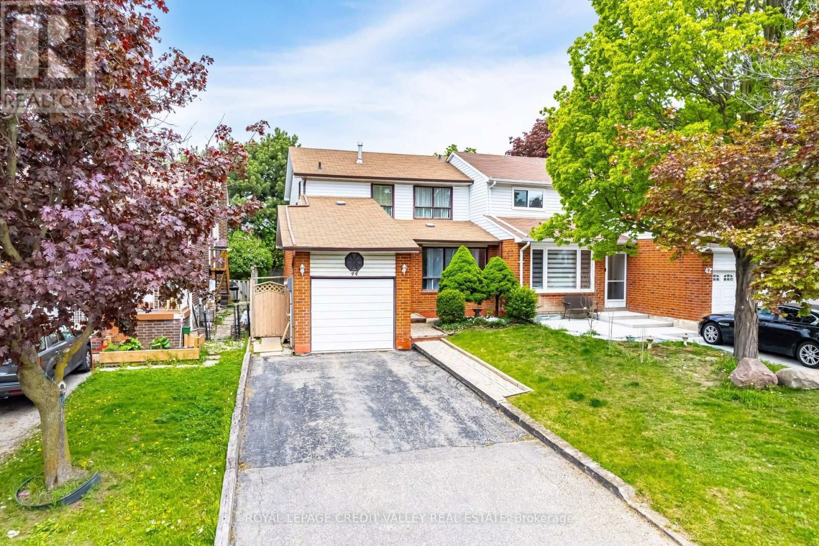 44 COURTLEIGH SQUARE Image 1