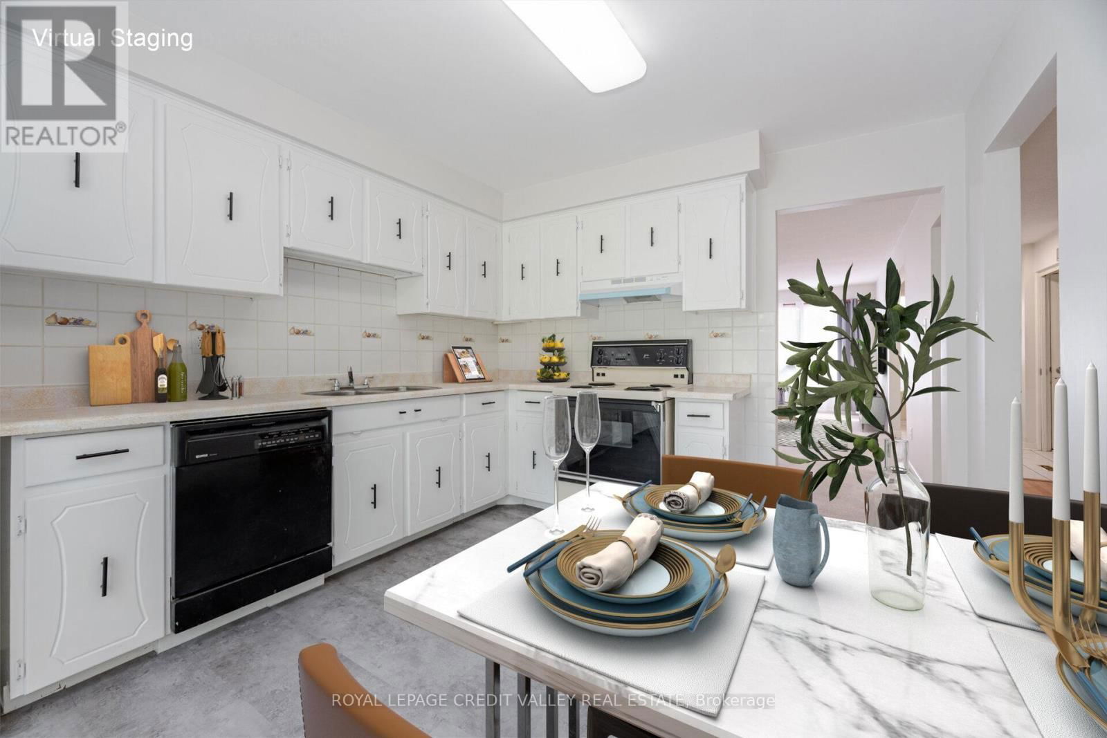 44 COURTLEIGH SQUARE Image 12