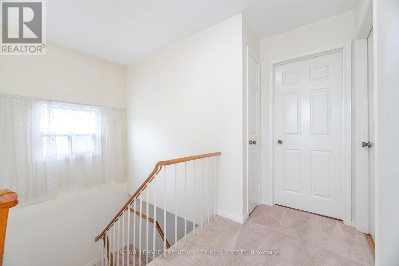 44 COURTLEIGH SQUARE Image 19