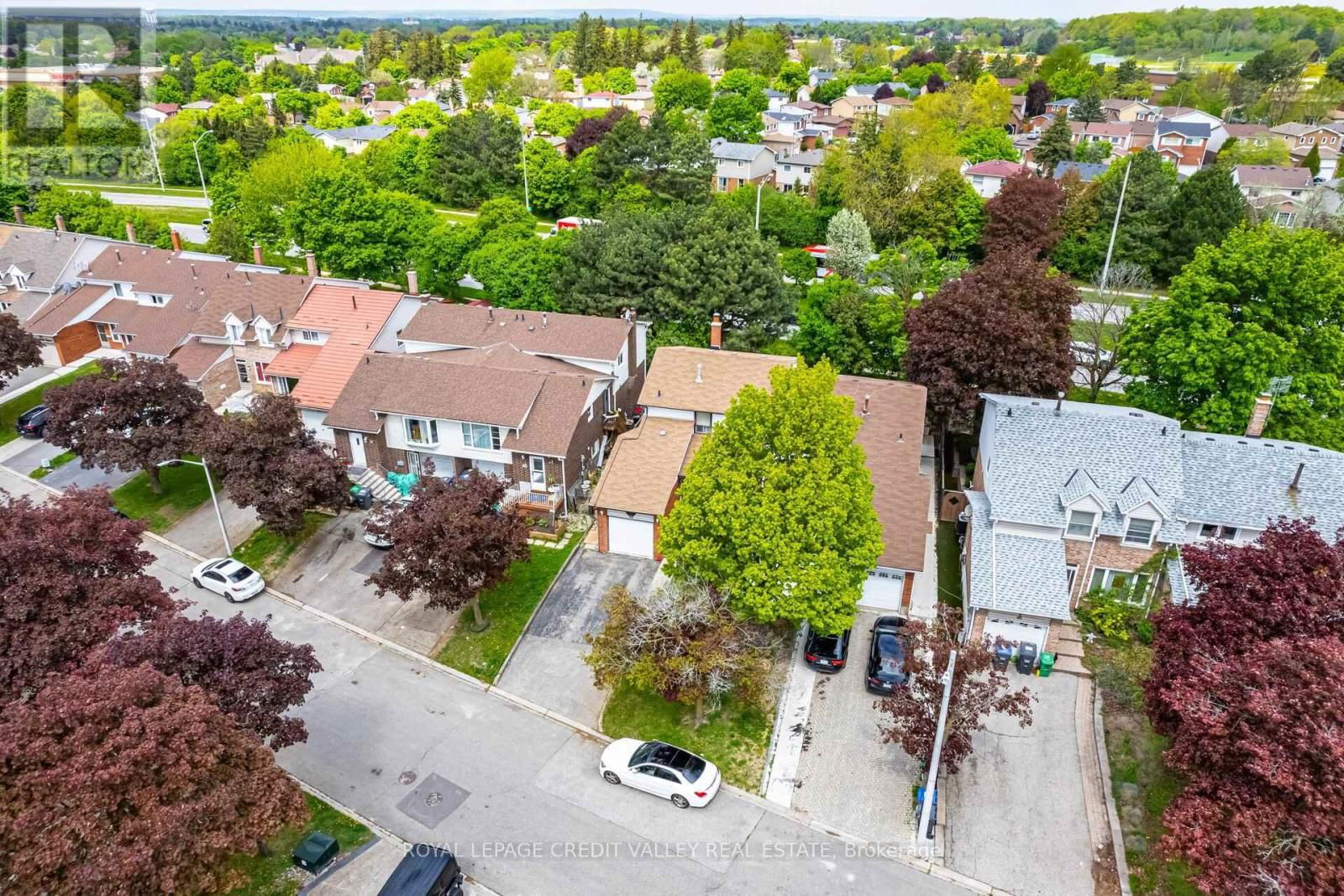 44 COURTLEIGH SQUARE Image 2