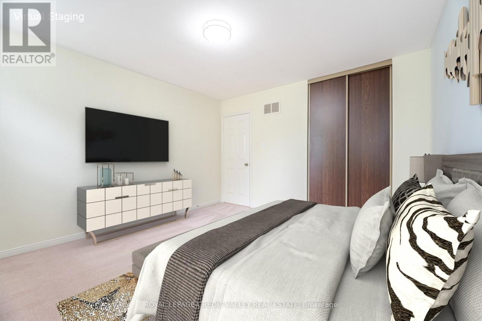 44 COURTLEIGH SQUARE Image 24