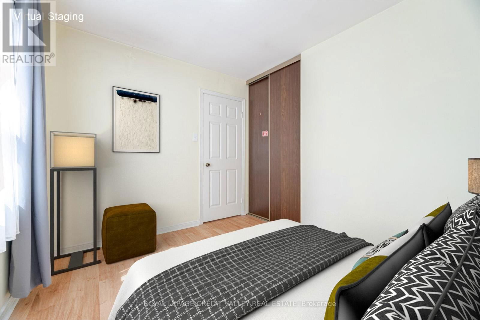 44 COURTLEIGH SQUARE Image 26