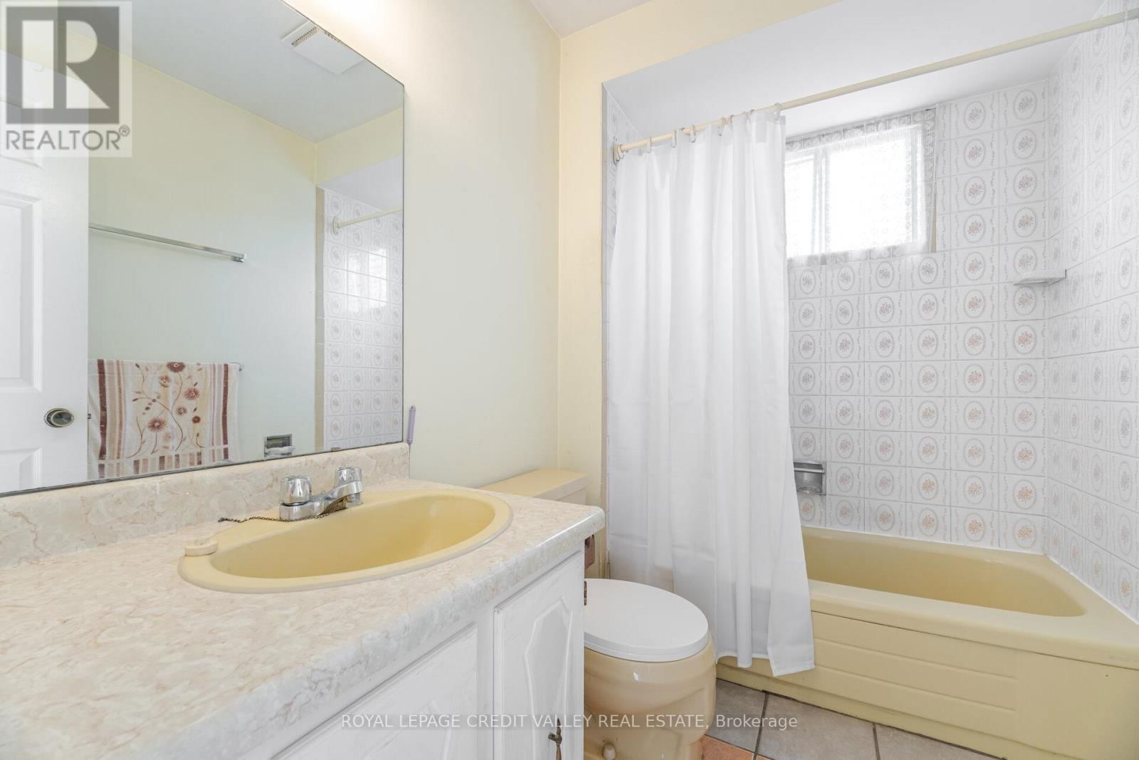 44 COURTLEIGH SQUARE Image 27