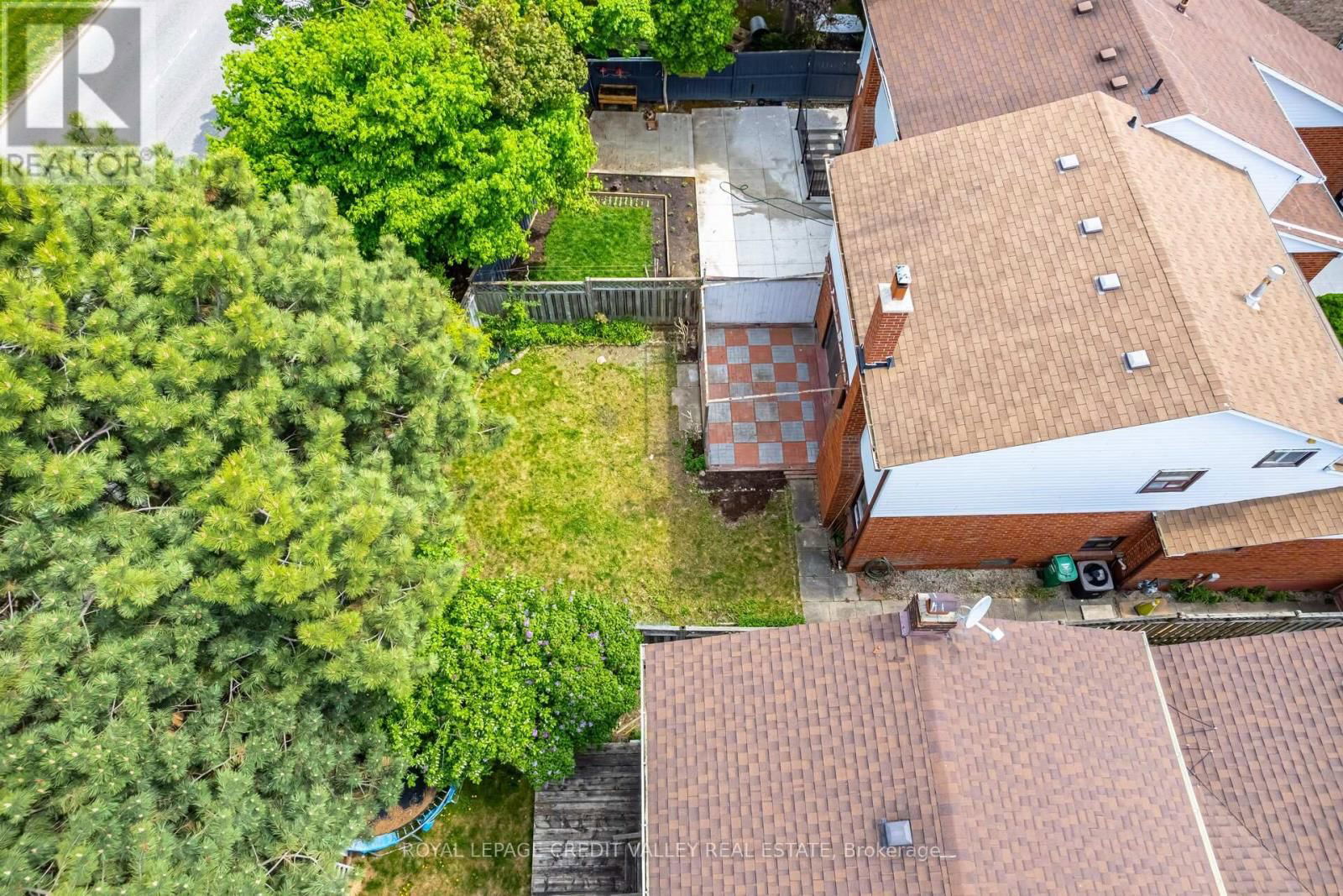44 COURTLEIGH SQUARE Image 35