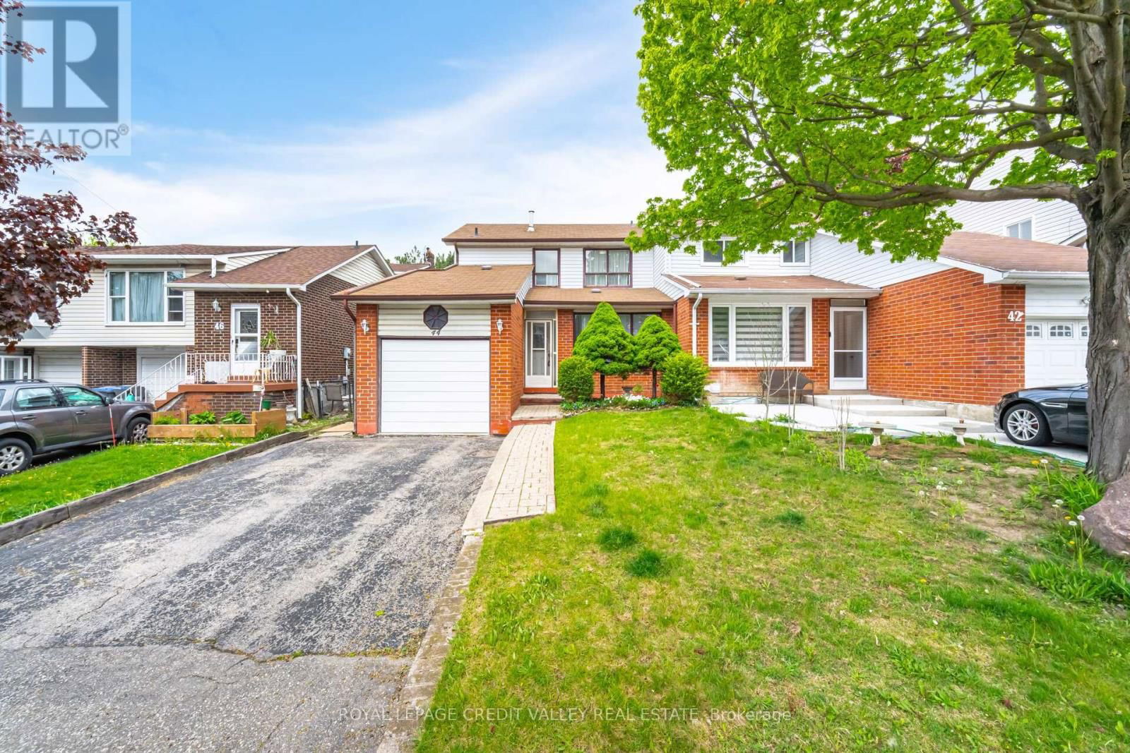 44 COURTLEIGH SQUARE Image 4