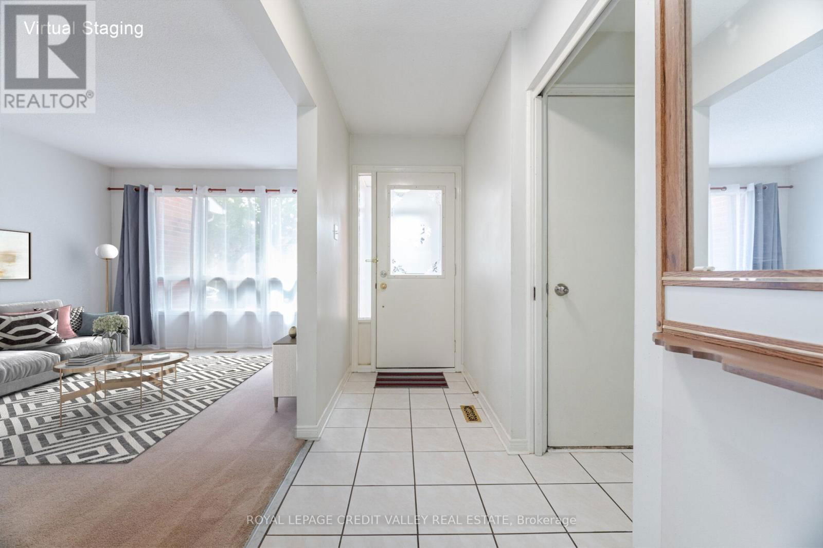 44 COURTLEIGH SQUARE Image 5
