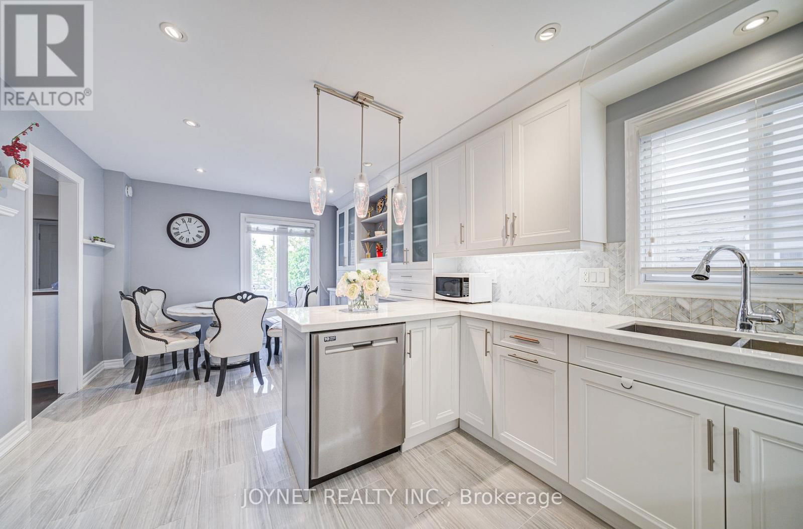 3218 VALCOURT CRESCENT Image 10