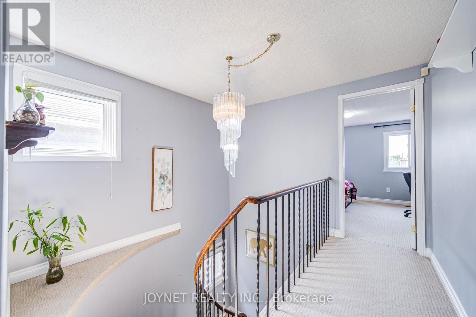 3218 VALCOURT CRESCENT Image 18