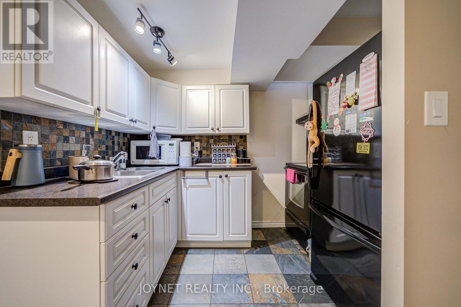 3218 VALCOURT CRESCENT Image 27