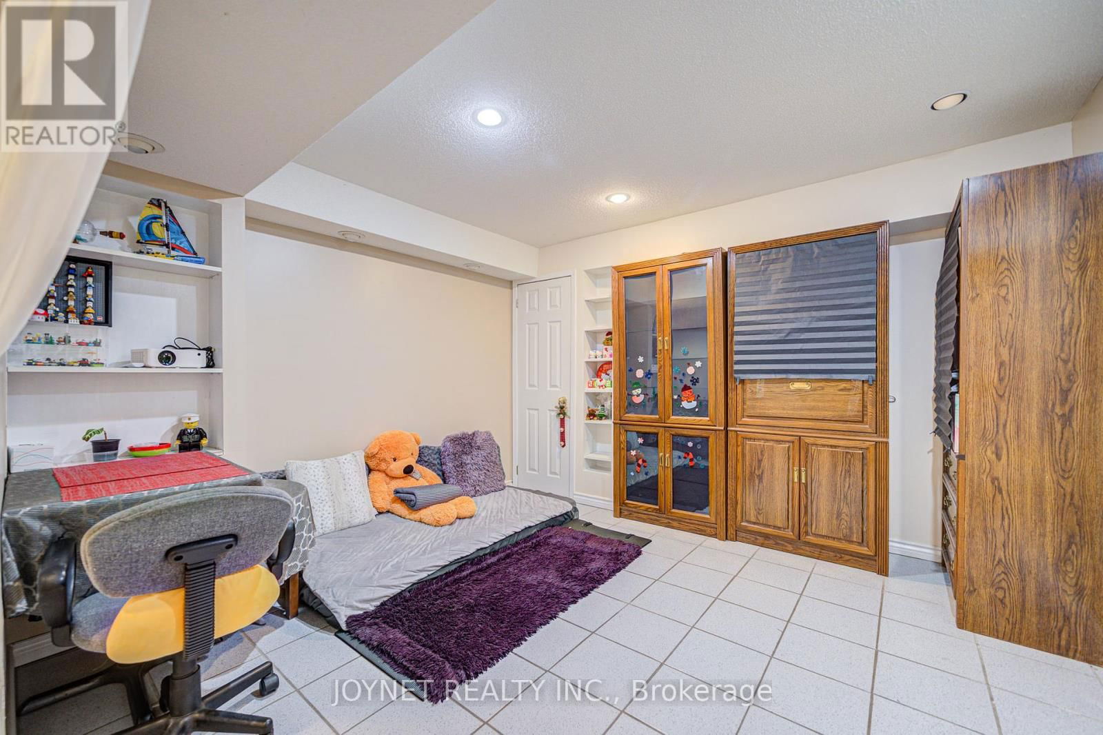 3218 VALCOURT CRESCENT Image 28